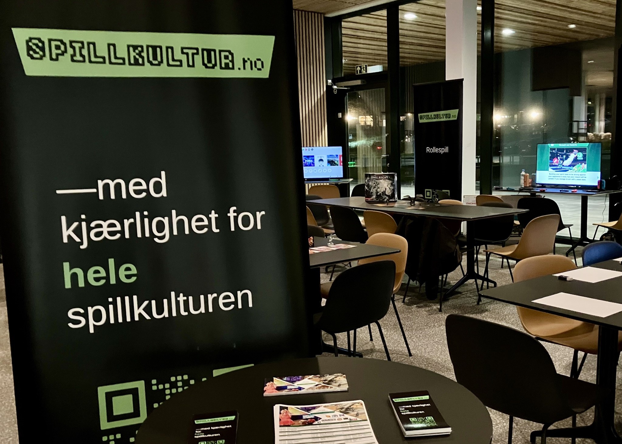 Banner spillkultur i foajeen til Åsane kulturhus