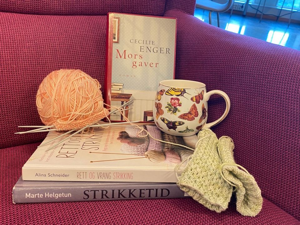 Høytlesning og håndarbeid