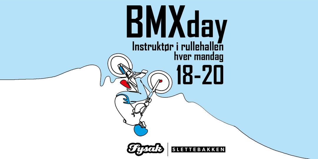 Imformasjonsplakat om at det er MBX med instruktør på Dysak Slettebakken hver mandag fra klokken 18 til 20.