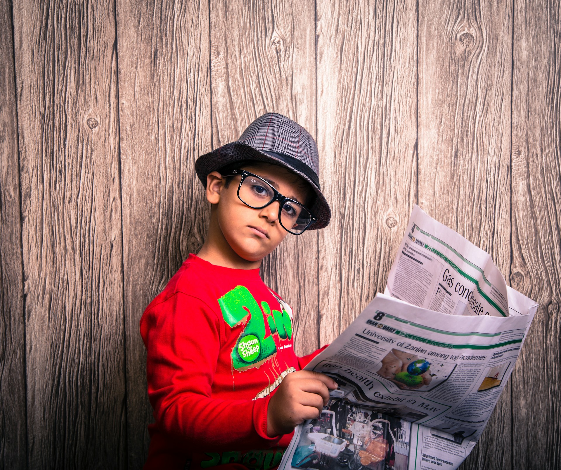 Barn utkledd som detektiv