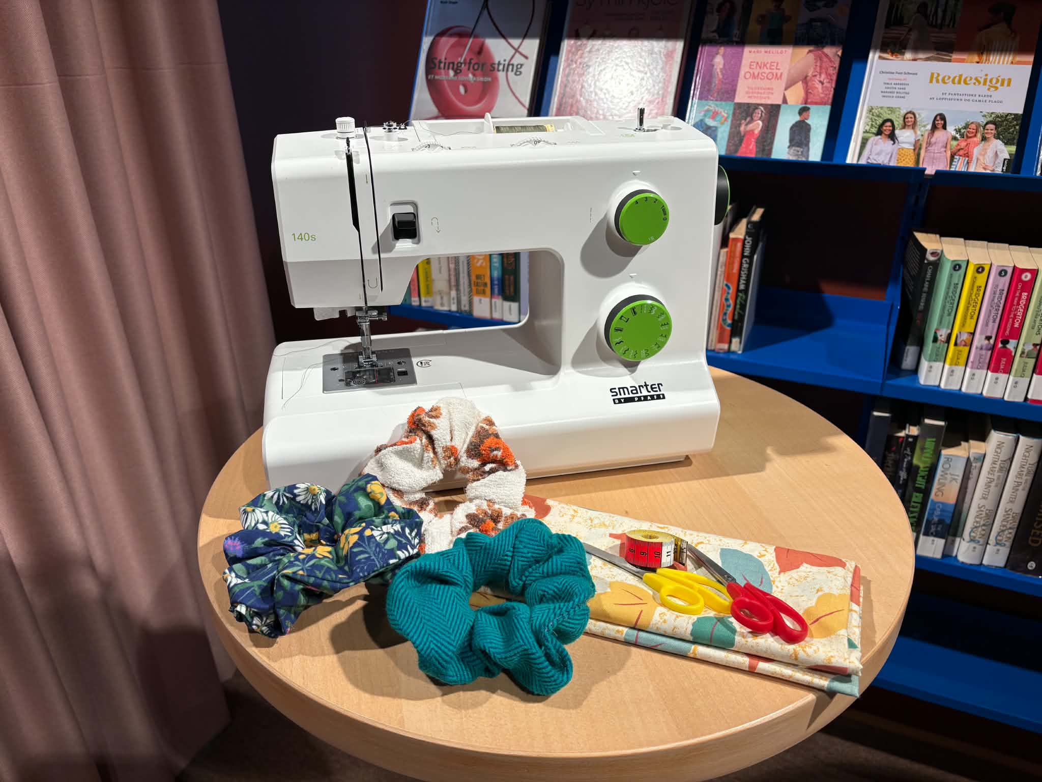 Bilde for Sykurs for nybegynnere: Lær å sy din egen Scrunchie